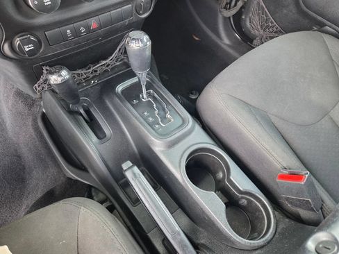 Used 2017 Jeep Wrangler Sport w/ Connectivity Group AWD/4WD image 24