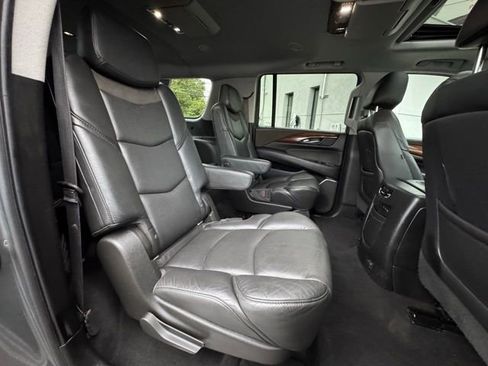 Used 2018 Cadillac Escalade ESV Luxury image 30