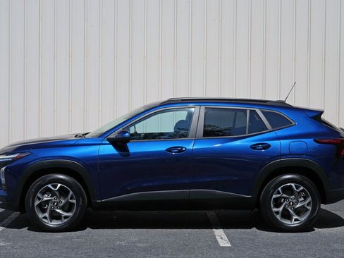 Used 2024 Chevrolet Trax LT w/ Driver Confidence Package FWD image 44