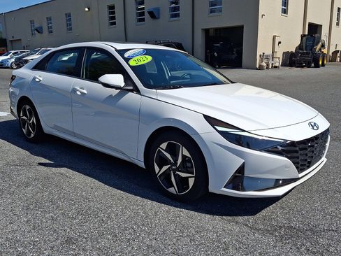 Certified 2023 Hyundai Elantra Limited w/ Cargo Package FWD image 3