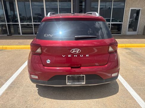 Used 2024 Hyundai Venue Limited FWD image 6