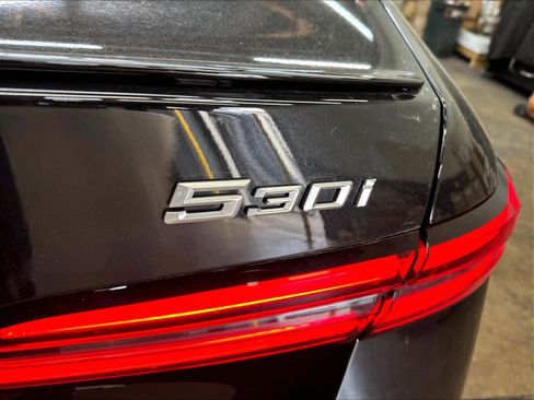 Used 2026 BMW 530i w/ M Sport Package RWD image 11