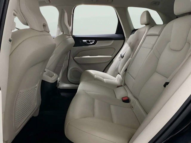 Used 2022 Volvo XC60 B5 Momentum w/ Climate Package AWD/4WD image 21