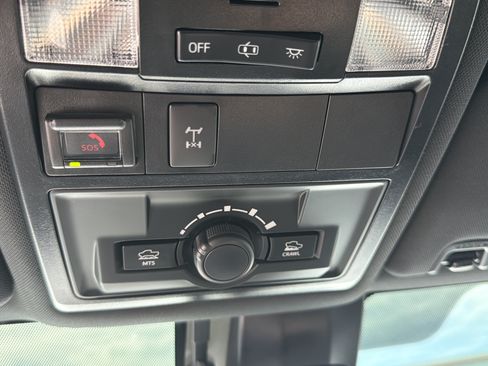 Certified 2021 Toyota Tacoma TRD Off-Road AWD/4WD image 5
