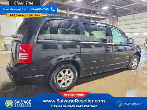 Used 2008 Chrysler Town & Country Touring image 4