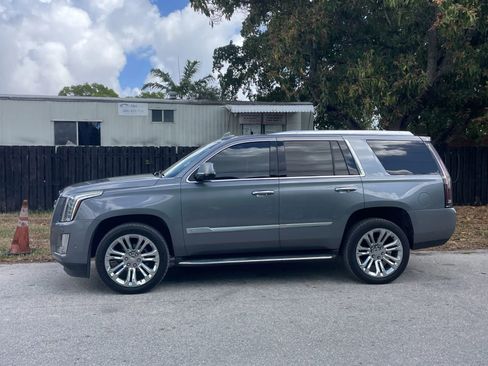 Used 2019 Cadillac Escalade 2WD w/ LPO, Radiant Package image 9