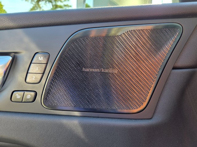 Certified 2023 Volvo XC60 B5 Ultimate FWD image 42