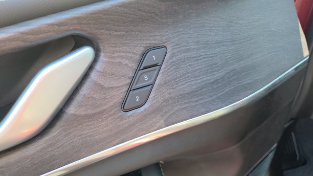 Used 2023 Jeep Grand Cherokee Overland AWD/4WD image 6