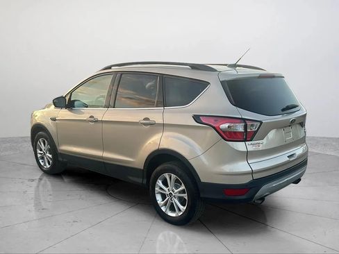 Used 2018 Ford Escape SE FWD image 3