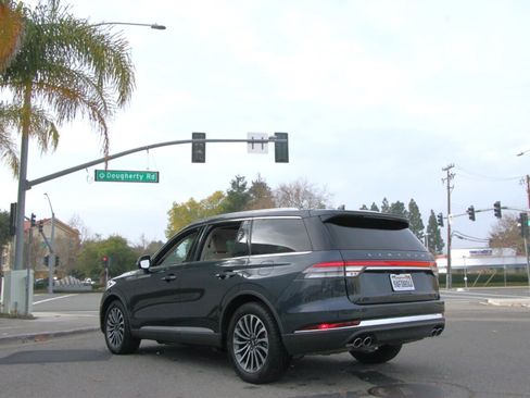 Used 2022 Lincoln Aviator Reserve image 8