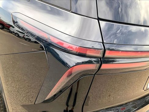Used 2025 Chevrolet Traverse LT FWD image 31