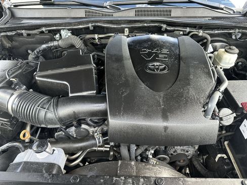 Used 2020 Toyota Tacoma SR5 image 18