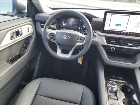 New 2025 Ford Explorer Active w/ Active Comfort Package image 14