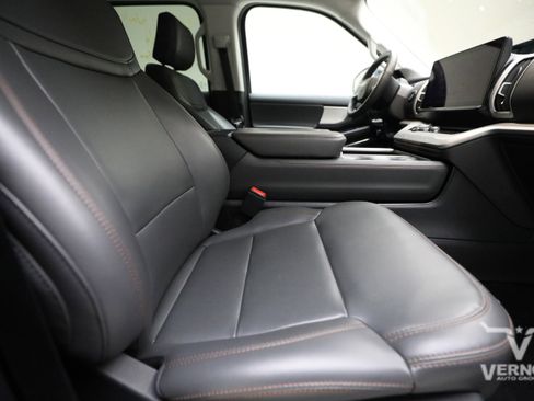 Used 2025 Ford Expedition Active AWD/4WD image 11