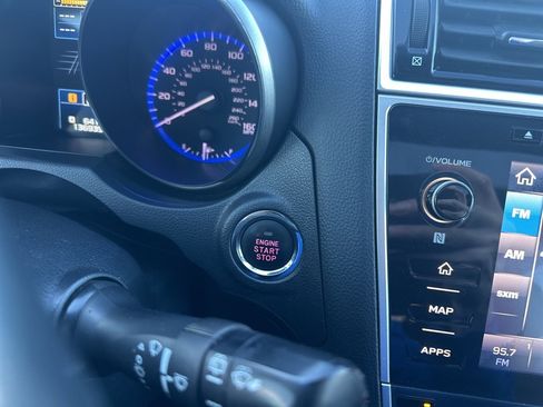 Used 2018 Subaru Outback 3.6R Touring w/ Popular Package #3 image 10