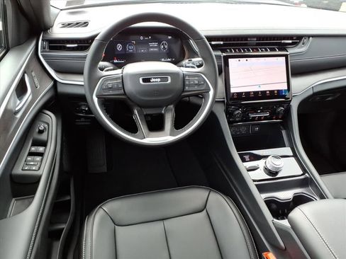 New 2025 Jeep Grand Cherokee L Limited image 9