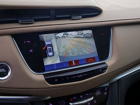 Used 2019 Cadillac XT5 Platinum image 17