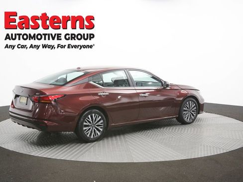 Used 2023 Nissan Altima 2.5 SV FWD image 41