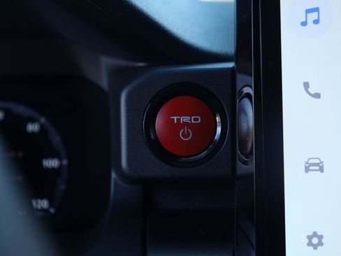 Used 2025 Toyota 4Runner TRD Off-Road Premium image 7