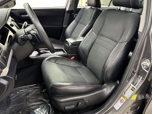 Used 2017 Toyota Camry SE image 4