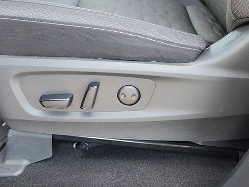 Used 2025 Nissan Pathfinder SV AWD/4WD image 9