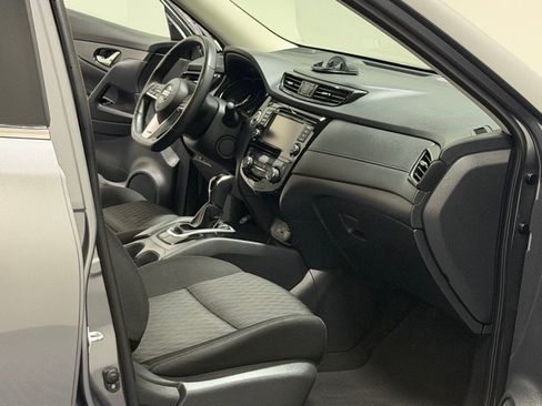 Used 2018 Nissan Rogue SV AWD/4WD image 11
