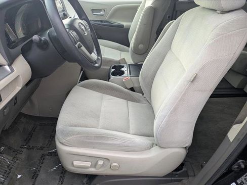 Used 2015 Toyota Sienna LE image 15