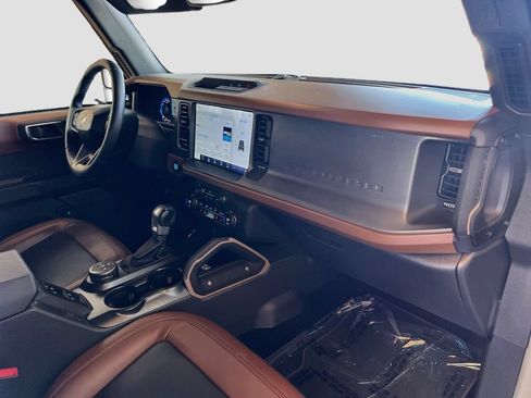 Used 2024 Ford Bronco Outer Banks AWD/4WD image 28