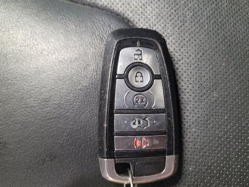 Used 2020 Ford Fusion Titanium AWD/4WD image 32