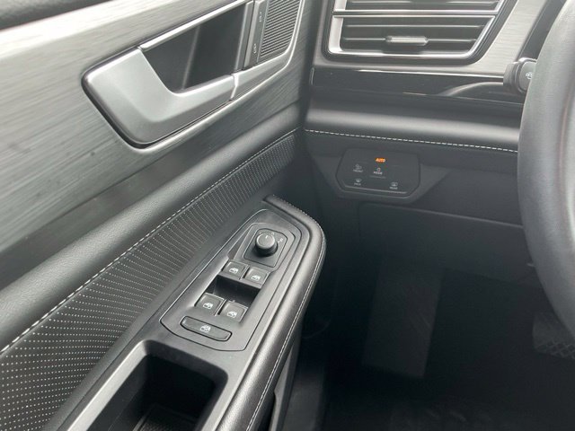 Used 2024 Volkswagen Atlas Cross Sport SE FWD image 23