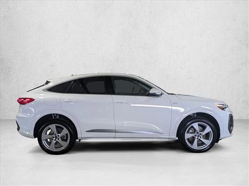 Certified 2025 Audi Q5 Premium Plus w/ Premium Plus AWD/4WD image 4