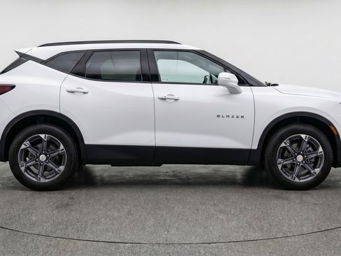 Used 2025 Chevrolet Blazer LT FWD image 11