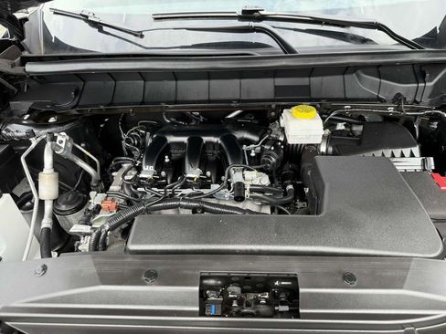 Used 2025 Nissan Pathfinder SV image 28