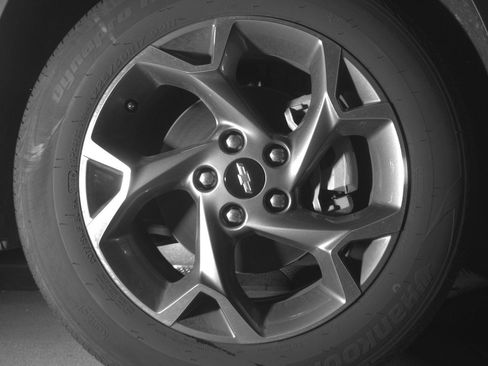 Used 2025 Chevrolet Trax LT FWD image 13
