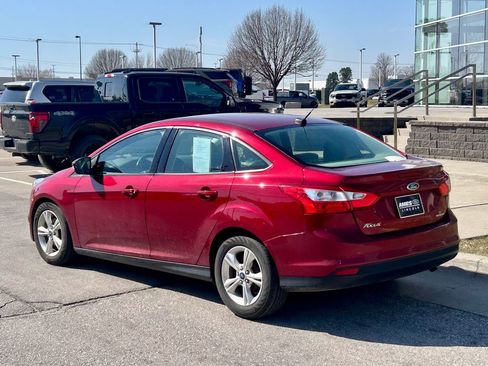 Used 2014 Ford Focus SE w/ SE Winter Package image 4