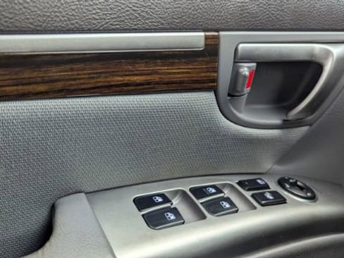 Used 2010 Hyundai Santa Fe GLS image 29