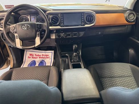 Used 2020 Toyota Tacoma 4x4 Access Cab image 11
