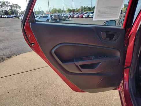 Used 2013 Ford Fiesta Titanium FWD image 12