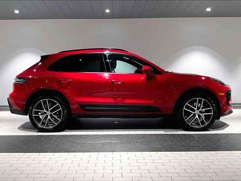 Used 2024 Porsche Macan image 11