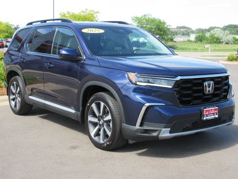 Used 2025 Honda Pilot Touring image 4