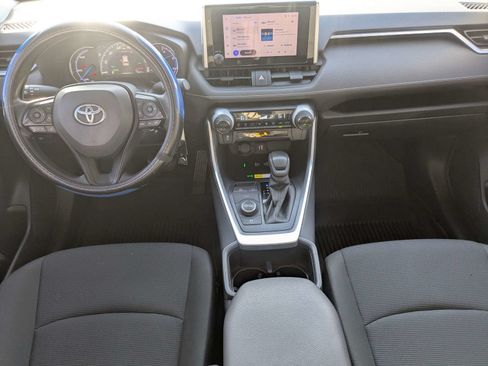 Used 2025 Toyota RAV4 LE AWD/4WD image 15