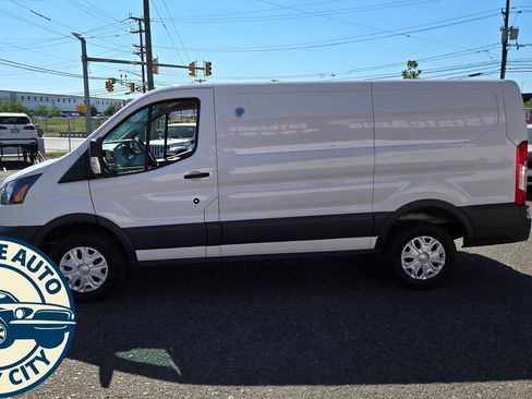 Used 2018 Ford Transit 250 130 Low Roof w/ Interior Upgrade Package RWD image 4