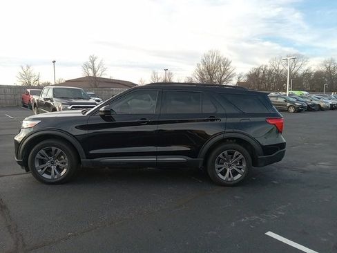 Used 2022 Ford Explorer XLT w/ Equipment Group 202A image 4
