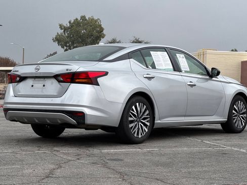 Used 2024 Nissan Altima 2.5 SV image 4