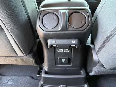 Used 2025 Jeep Wrangler Unlimited Sahara w/ Safety Group AWD/4WD image 29