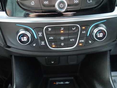 Used 2023 Chevrolet Traverse LT w/ Midnight/Sport Edition AWD/4WD image 17