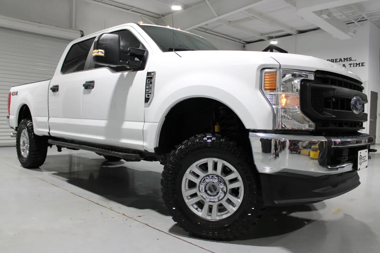 Used 2022 Ford F250 XL w/ Power Equipment Group AWD/4WD image 4