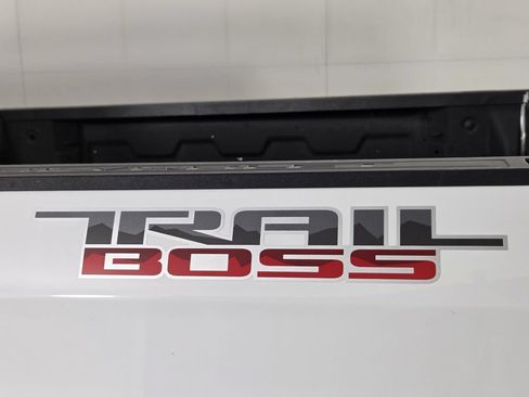Used 2024 Chevrolet Silverado 1500 LT Trail Boss w/ LT Trail Boss Premium Package AWD/4WD image 28