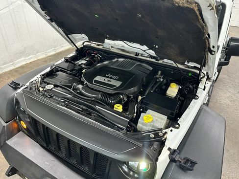 Used 2016 Jeep Wrangler Unlimited Rubicon w/ Connectivity Group AWD/4WD image 19
