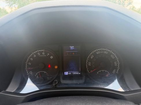 Used 2018 Toyota Tacoma SR AWD/4WD image 11
